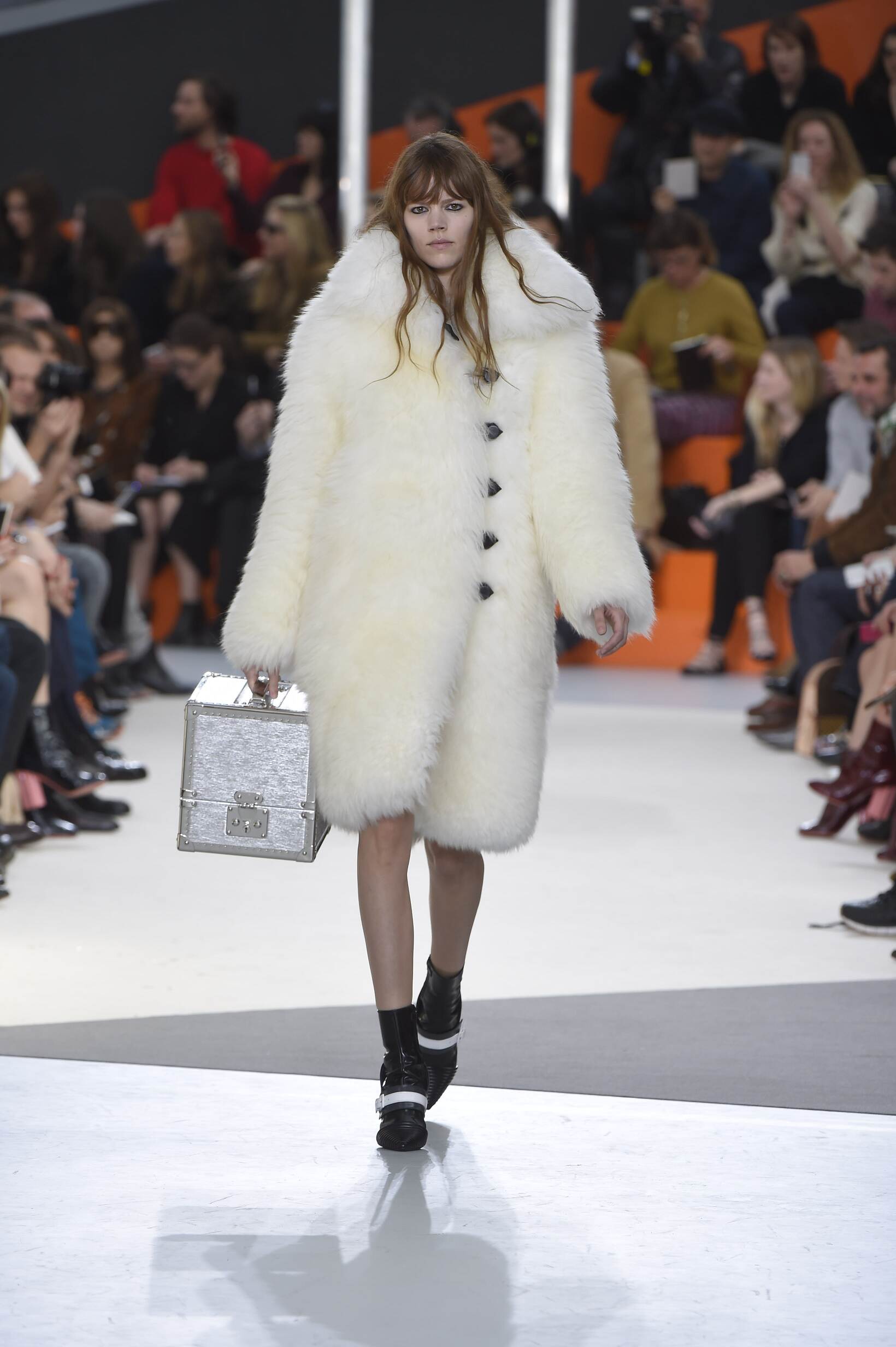 Louis Vuitton Fall 2016 Menswear Fashion Show Details