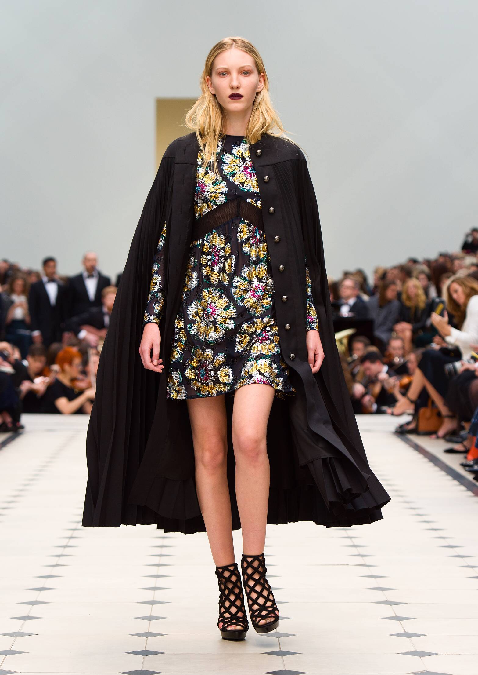 BURBERRY PRORSUM SPRING SUMMER 2016 WOMEN’S COLLECTION | The Skinny Beep