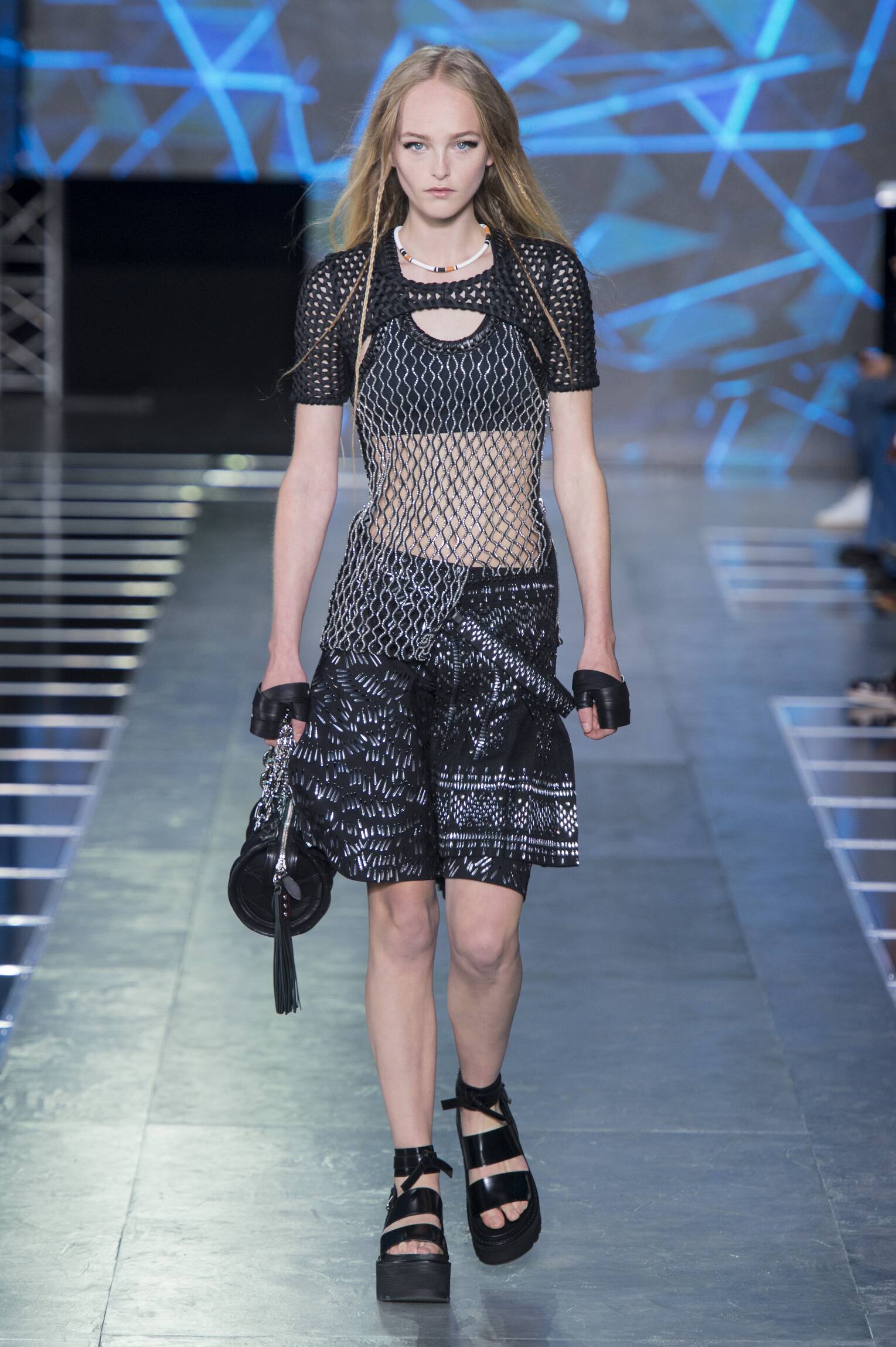 Louis Vuitton Spring 2016 Ready-to-Wear Fashion Show Details