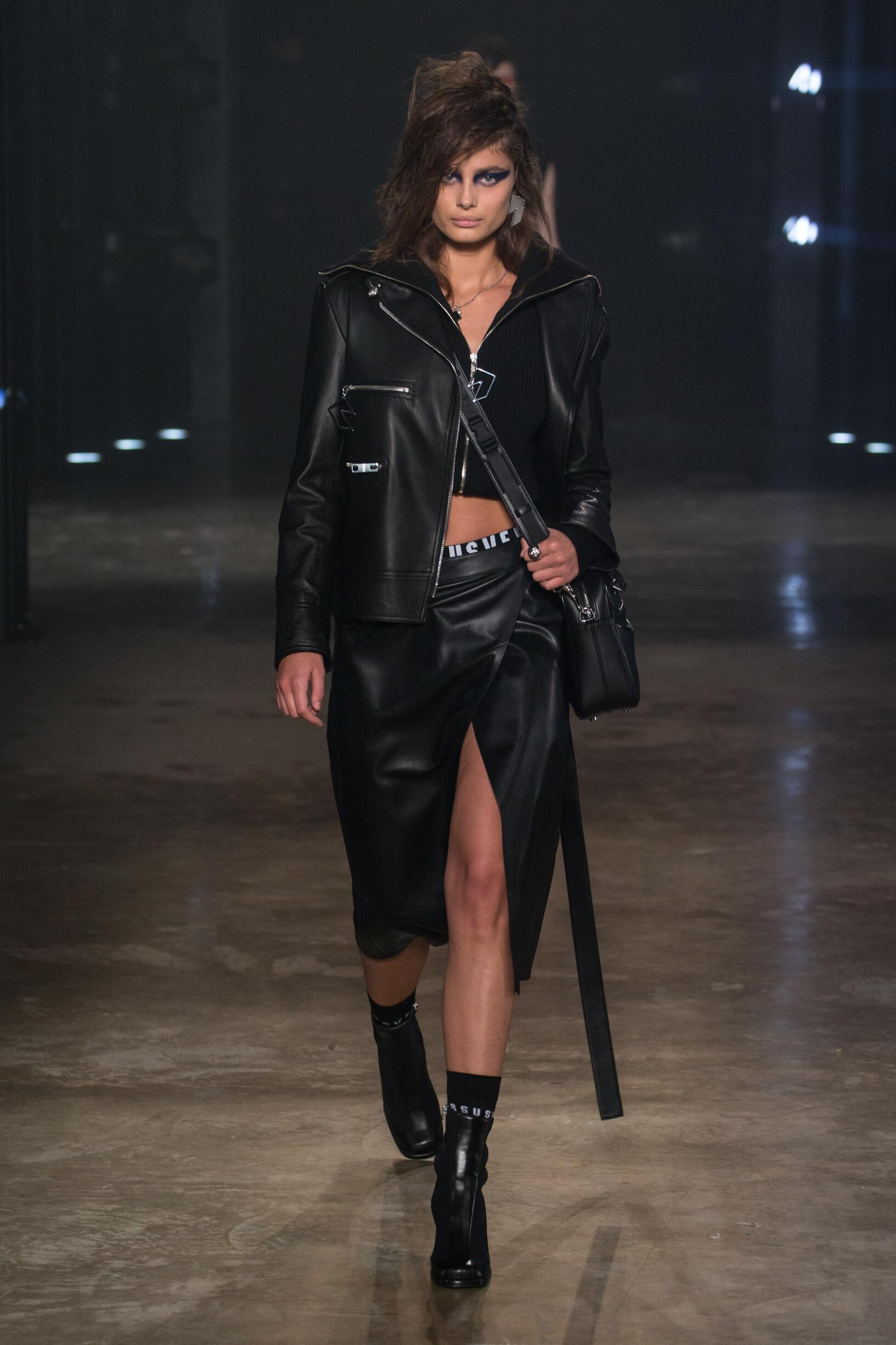 VERSUS VERSACE FALL WINTER 2017-18 WOMEN’S AND MEN'S COLLECTION | The ...