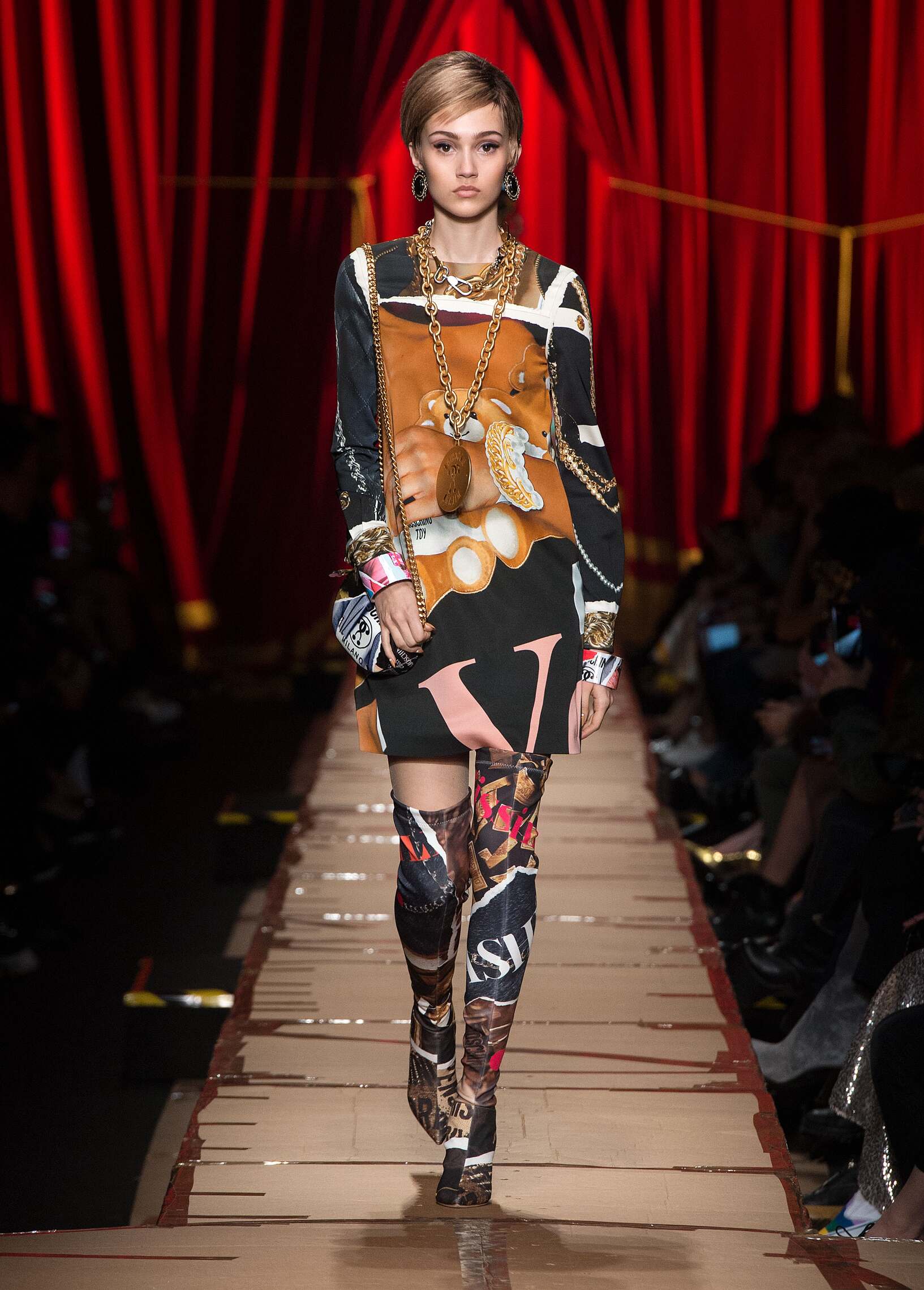 MOSCHINO FALL WINTER 2017-18 WOMEN'S COLLECTION | The Skinny Beep