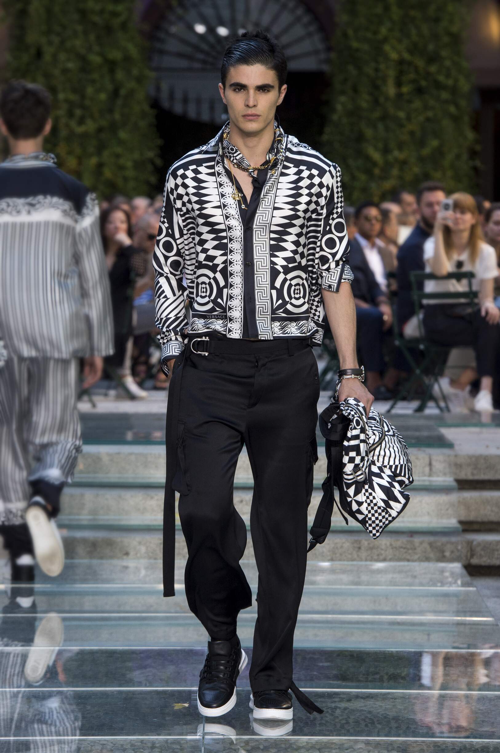 VERSACE SPRING SUMMER 2018 MEN’S COLLECTION | The Skinny Beep