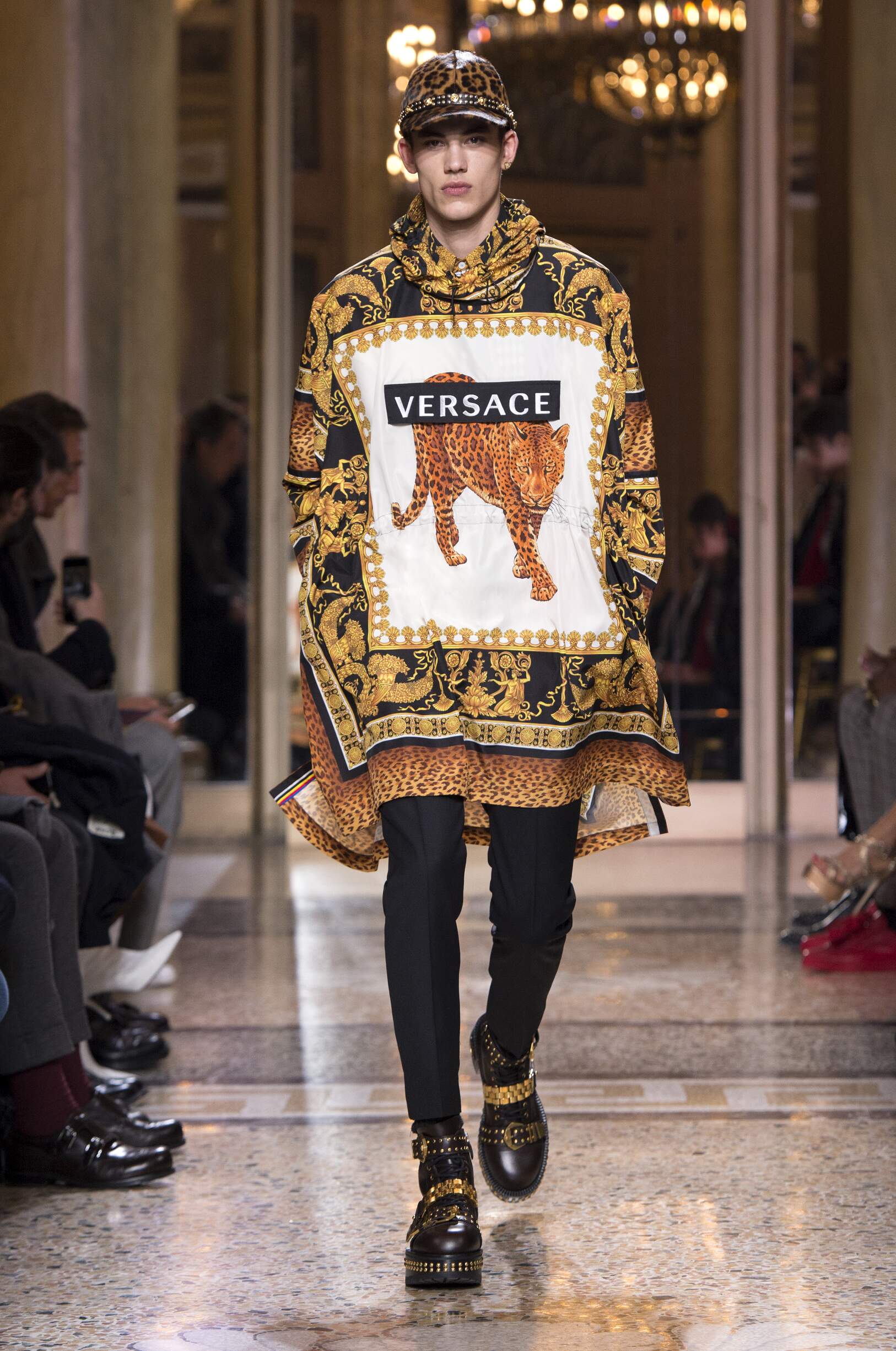 VERSACE FALL WINTER 2018 MEN'S COLLECTION