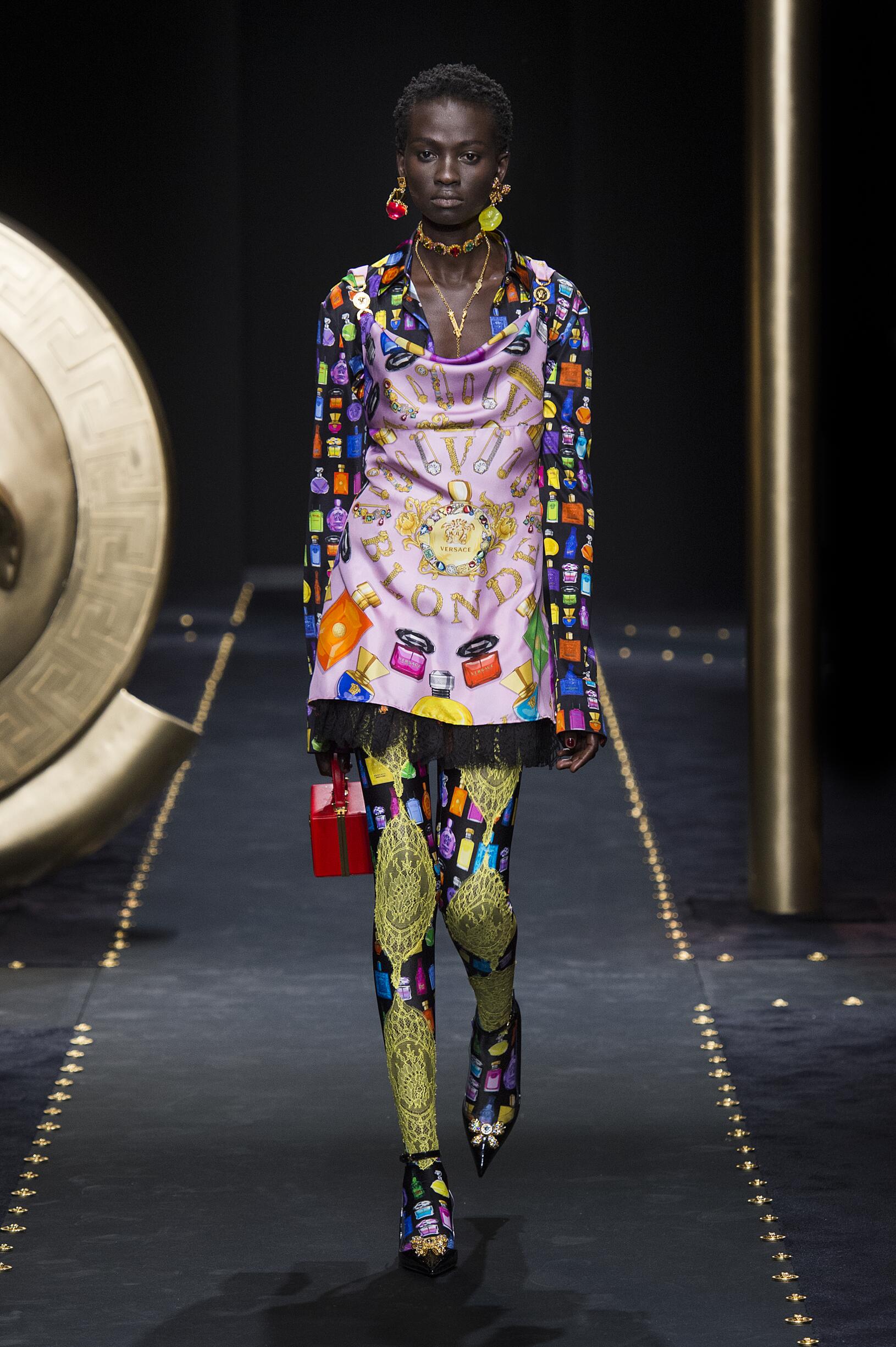 VERSACE FALL WINTER 2019 WOMEN'S COLLECTION | The Skinny Beep