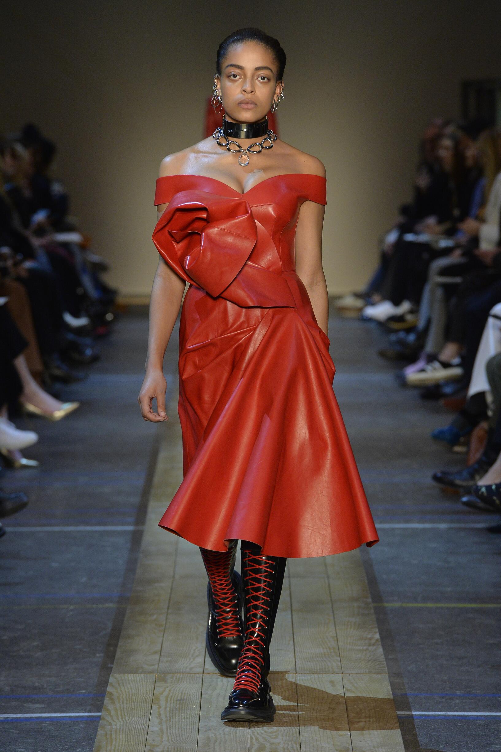 ALEXANDER MCQUEEN FALL WINTER 2019 WOMEN'S COLLECTION | The Skinny Beep