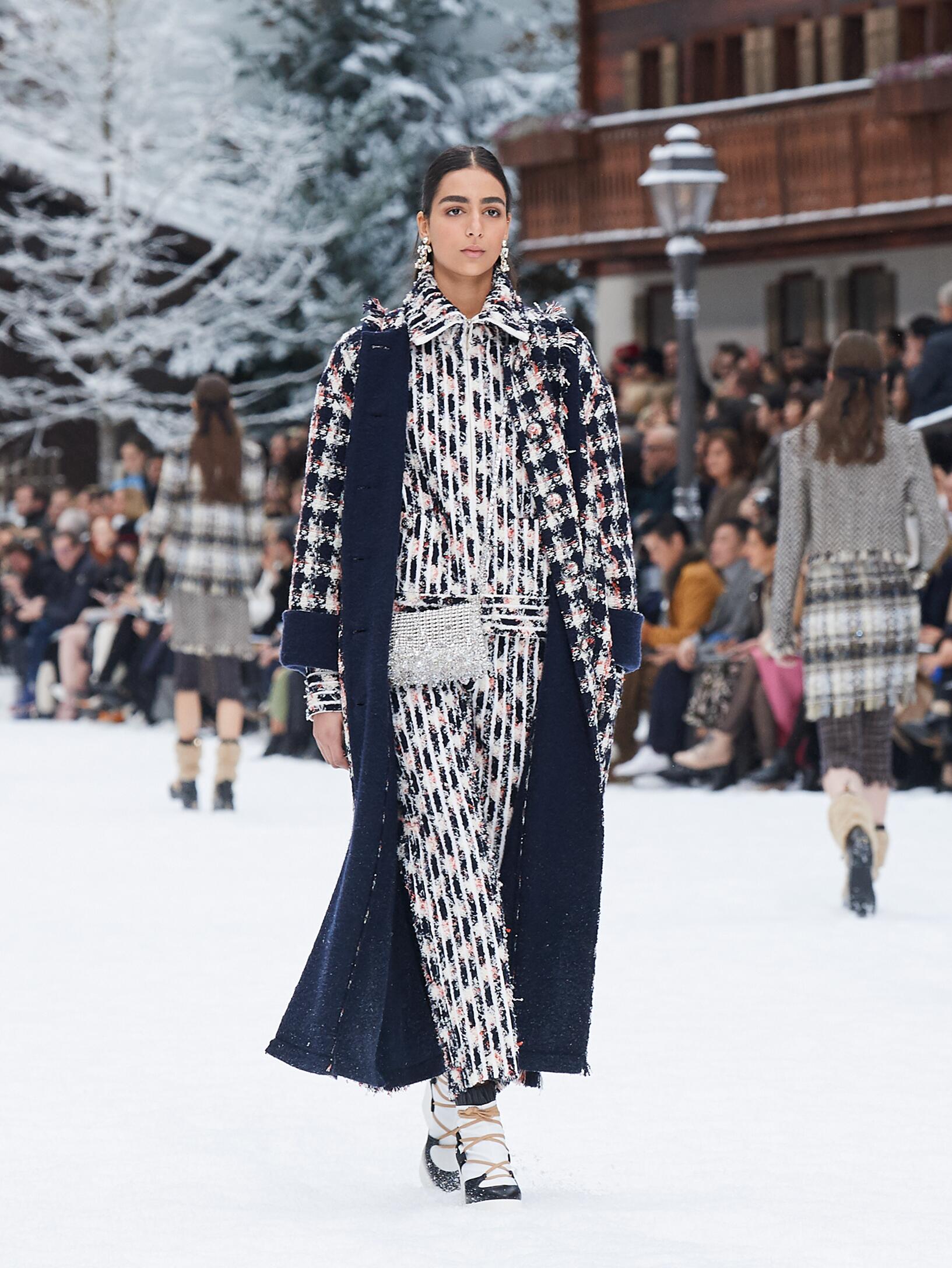 CHANEL FALL WINTER 2019 WOMEN&#39;S COLLECTION | The Skinny Beep