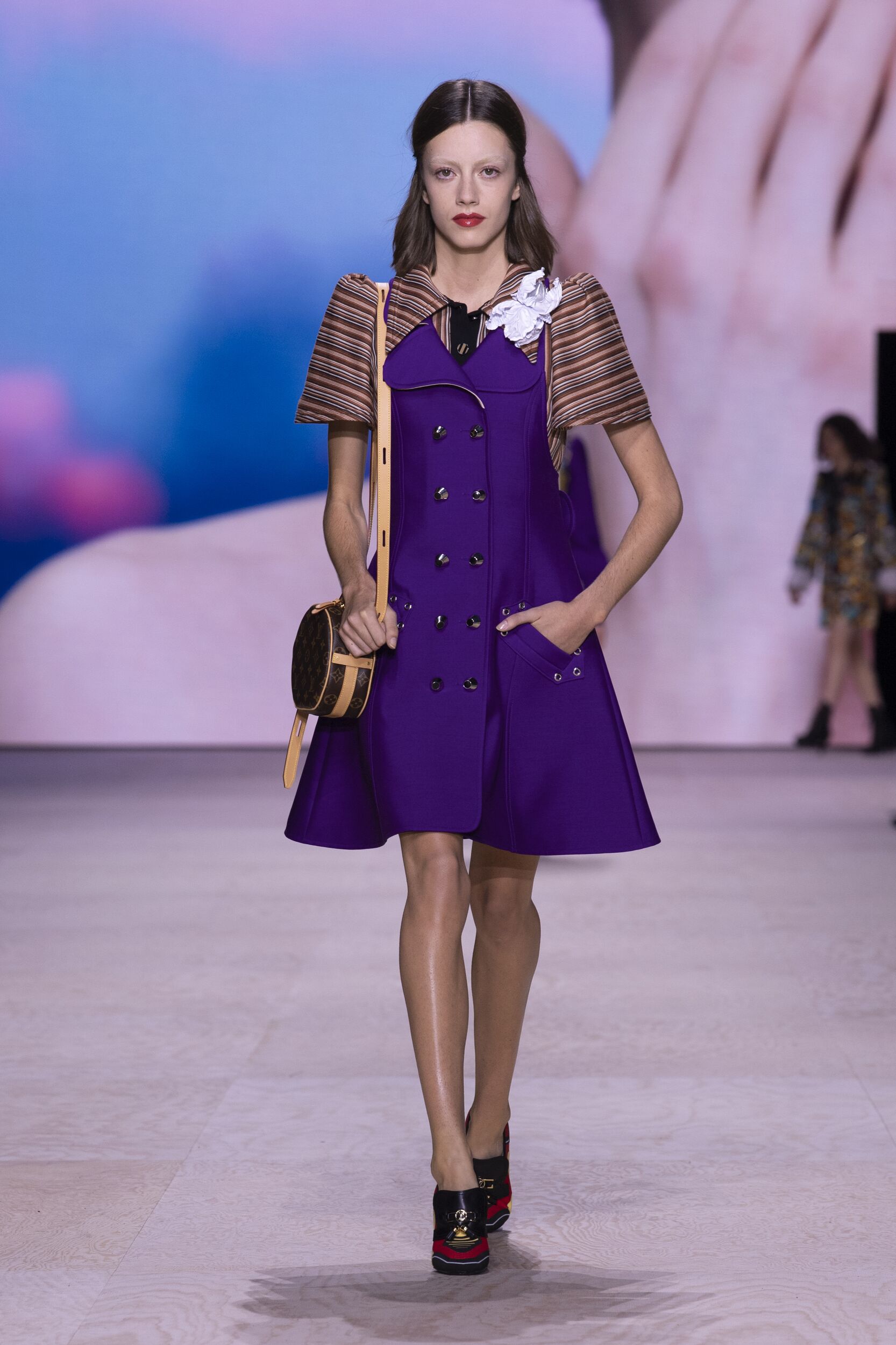 The article: Louis Vuitton - LV Escale Spring/Summer 2020