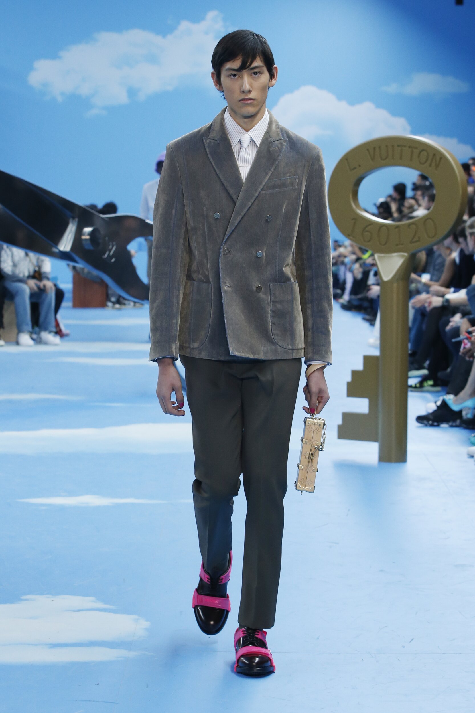 Louis Vuitton Fall18  Menswear, Mens fashion, Street wear
