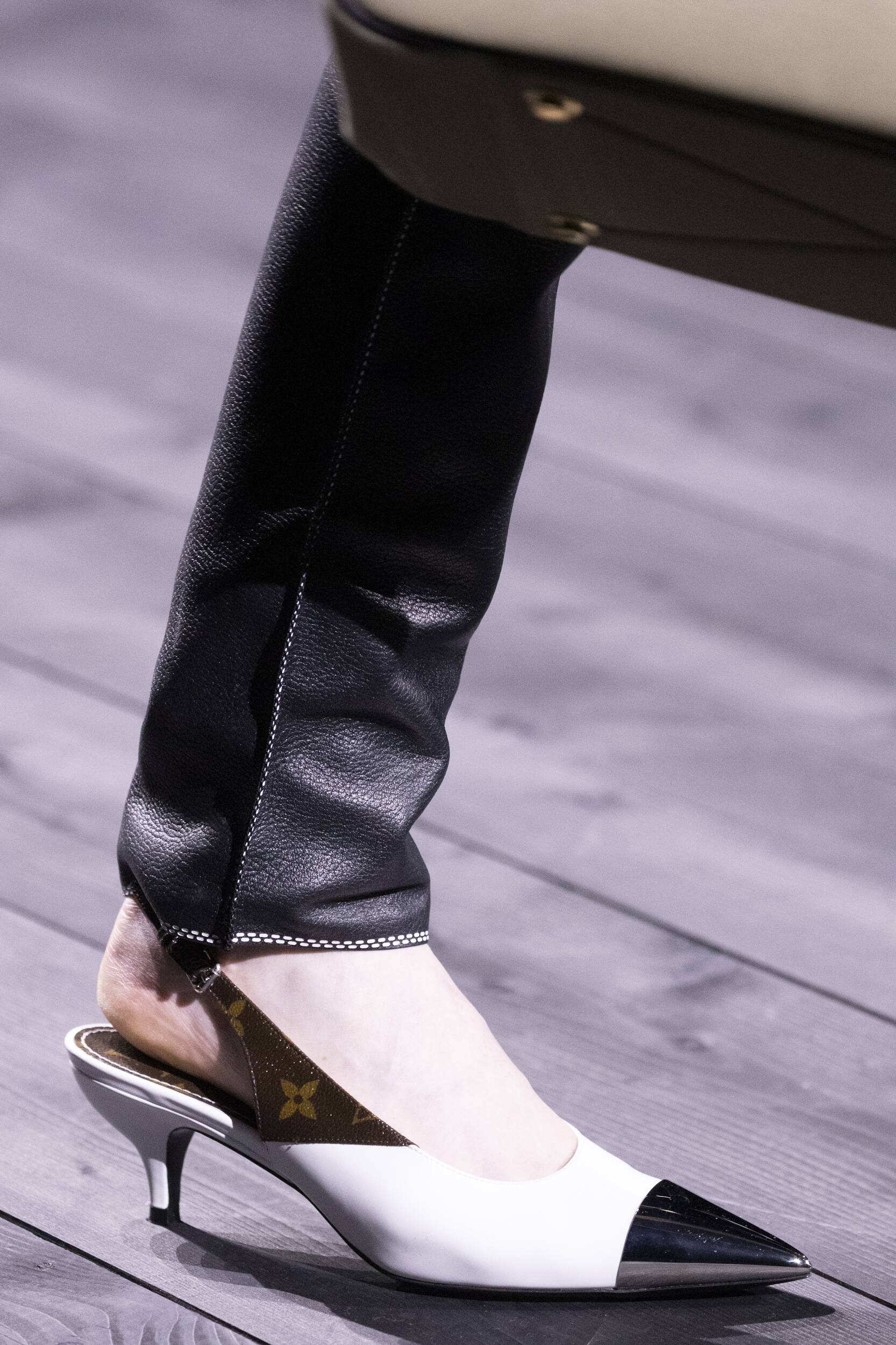 LOUIS VUITTON FALL WINTER 2020 WOMEN’S COLLECTION DETAILS | The Skinny Beep